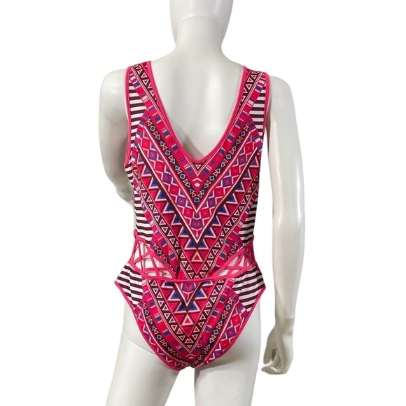 Women’s Pink Geometric One Piece Swimsuit
New - Picture 5 of 8